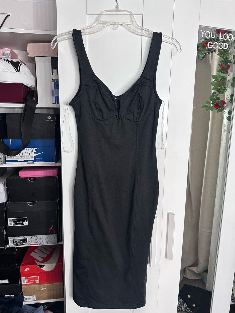 Sleek Black Midi Dress with Sculpted Bust